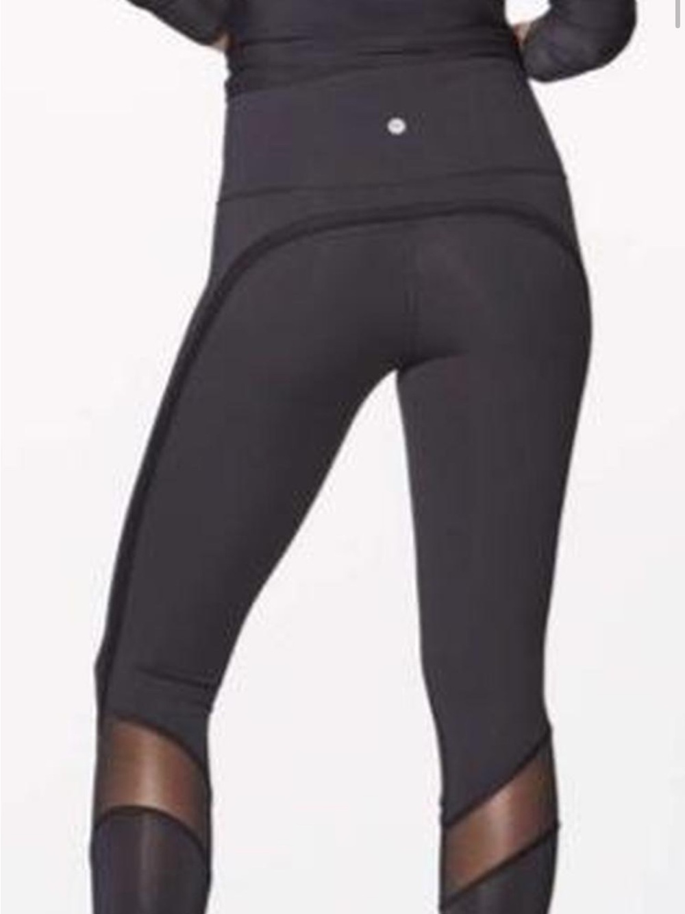 Vintage Lululemon 25” mesh leggings- Black size 2